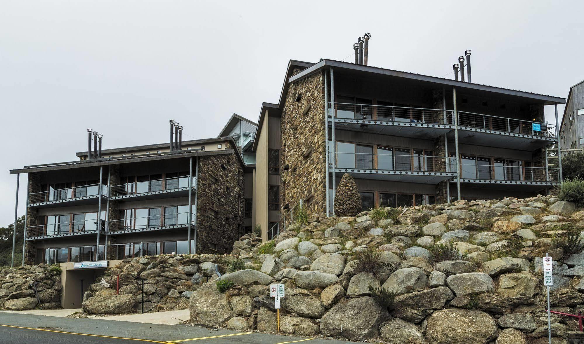 Alpine Woodsmoke Apartments Falls Creek Bagian luar foto